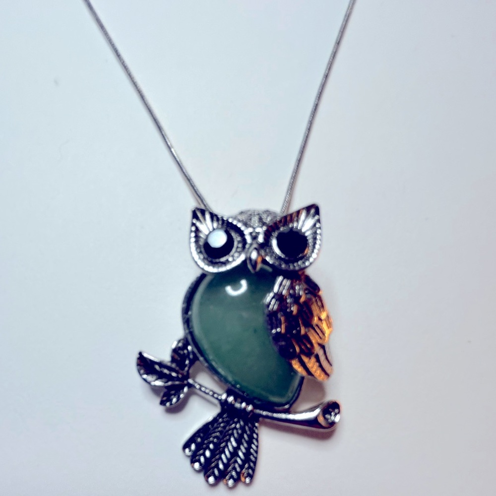 NWOT necklace Owl Aventurine green, on a leafy branch, 18” 925 silverplate chain